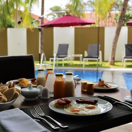 Daffodils Beach Negombo Hotel Exterior photo